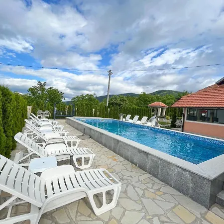 Djokic Sa Bazenom Διαμέρισμα *